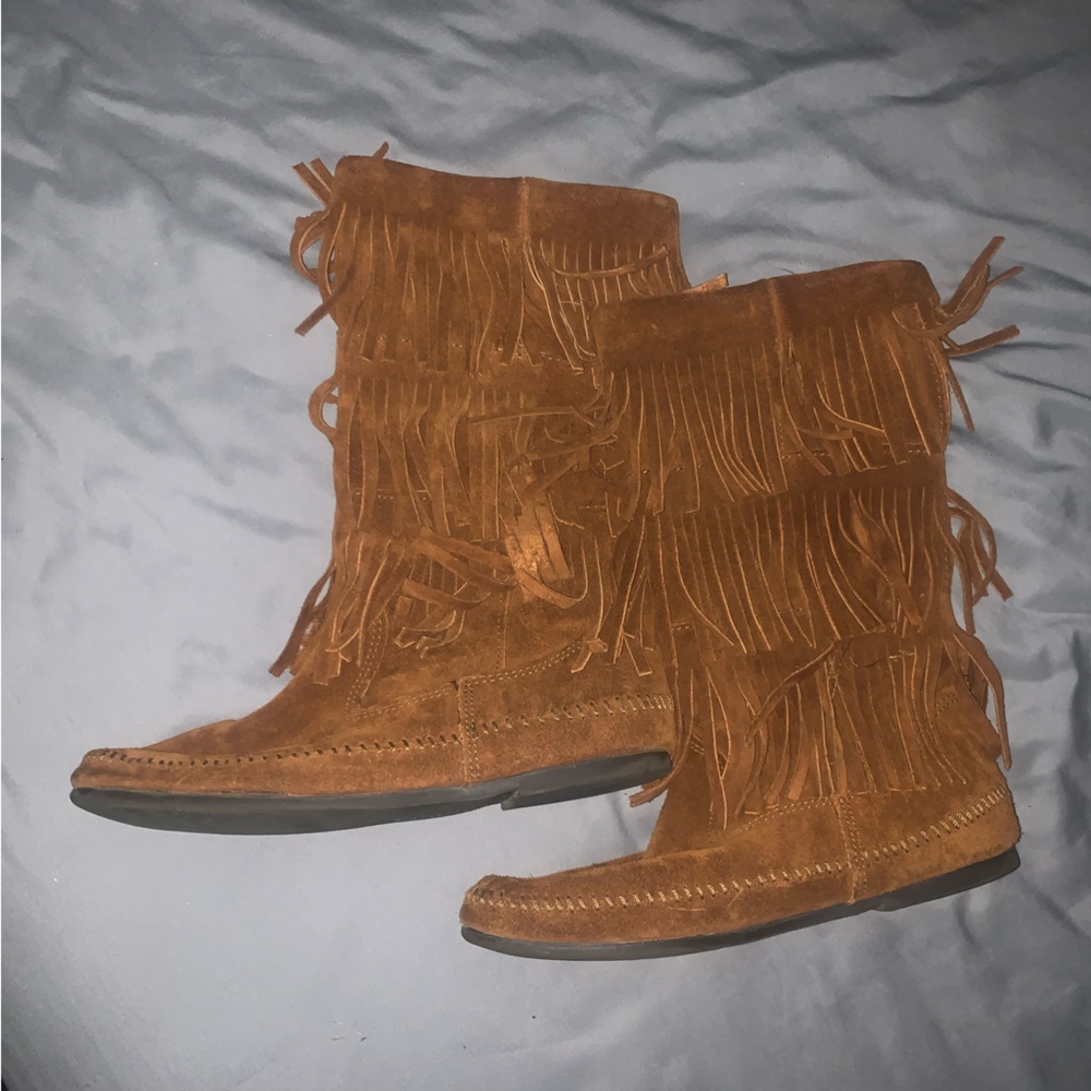 Minnetonka 3 Tier Boots Sz 9